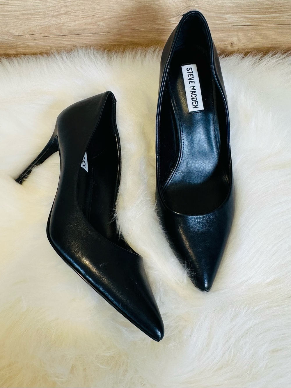 Steve Madden Black Pointed-Toe Leather Pumps